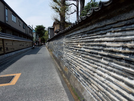 観音寺築地塀 