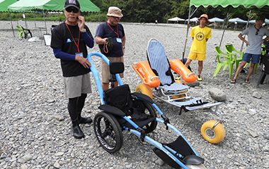 アウトドア用車いす（HIPPOcampe）