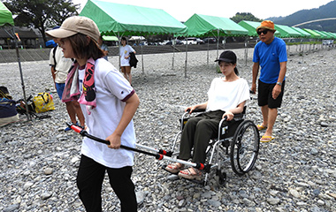 車いすけん引装置（JINRIKI）