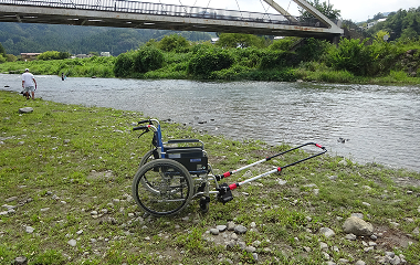 車いすけん引装置