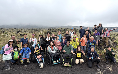 モニターツアー参加者の集合写真