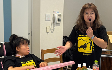 参加者が感想を話している様子