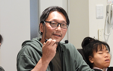 参加者が感想を話している様子